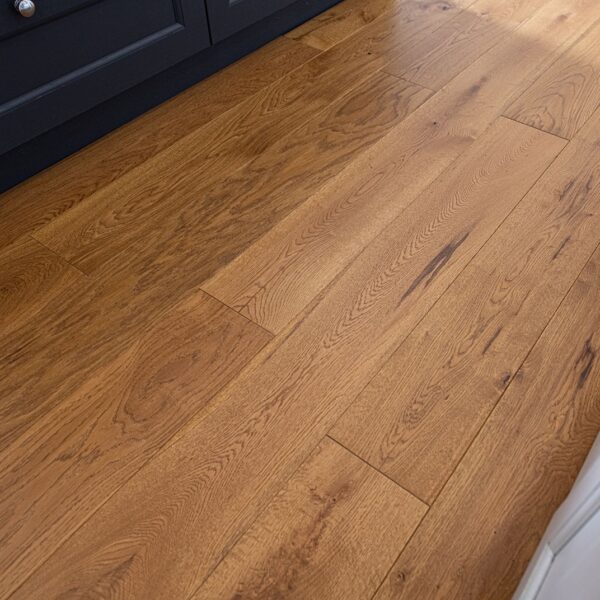Naturecraft Knightsbridge 190 Golden Handscraped and Lacquered 15mm engineered oak flooring
